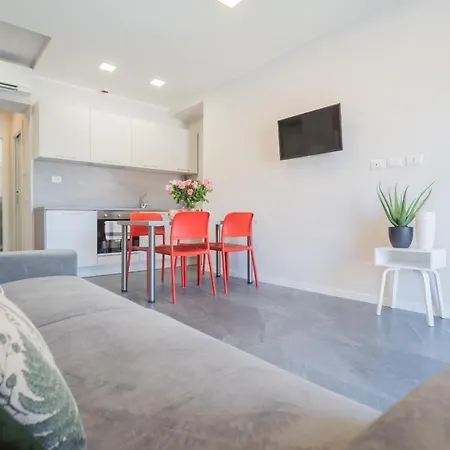 Sant'agostino By Rent * Como