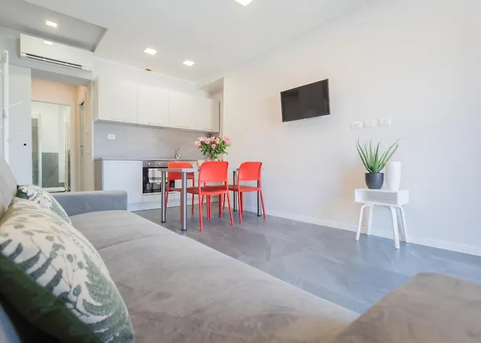 Sant'agostino By Rent * Como