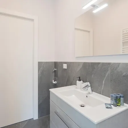 Sant'agostino By Rent * Como